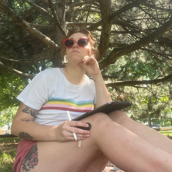 Meet your Posher, Kat - Picture 2 of 3